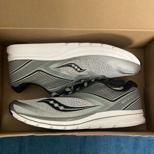 NEW never worn Saucony Kinvara 9 running shoes, men’s 11.5, grey/silver